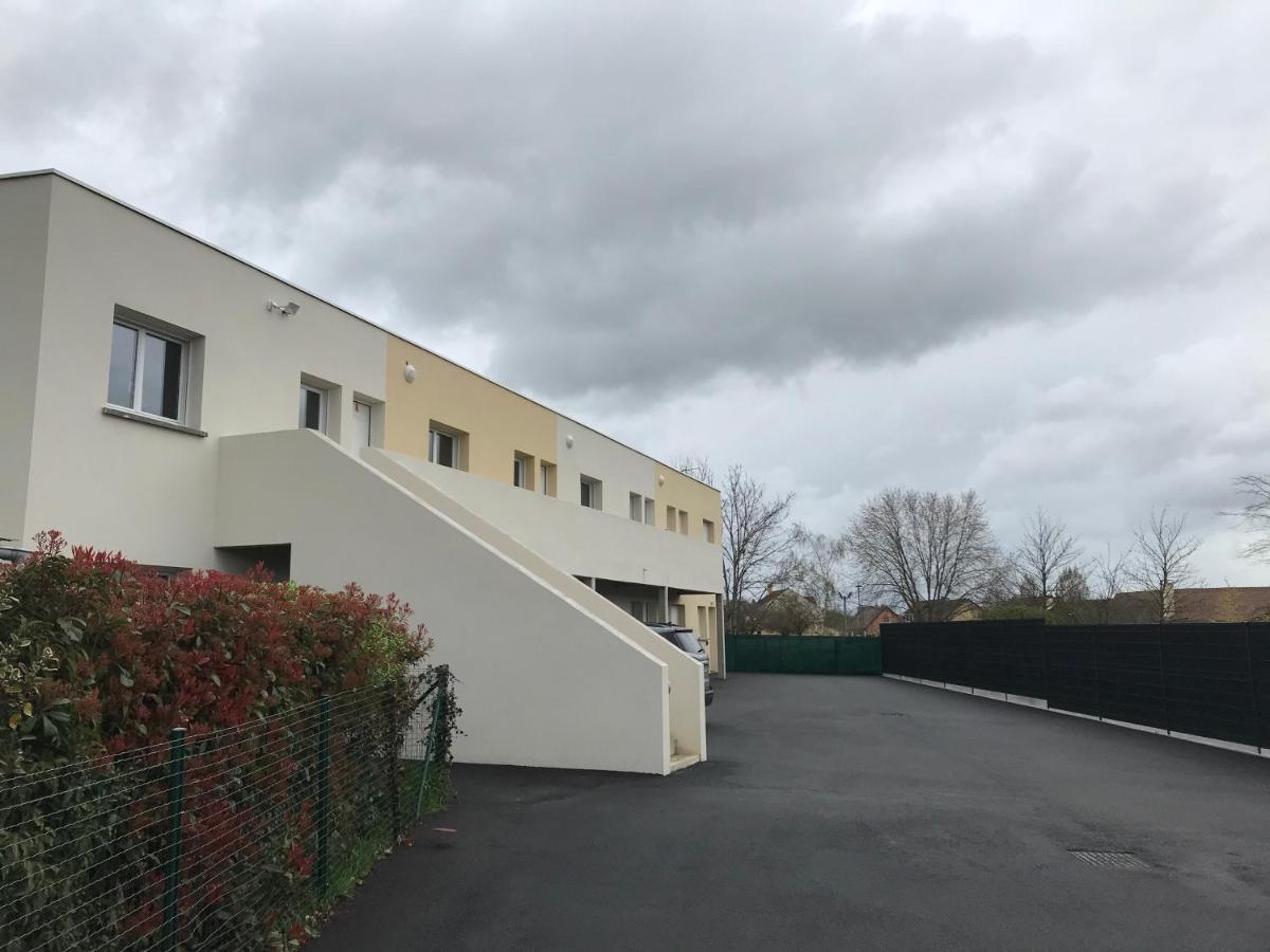 Appartement Numero 4 Ou Numero 8 Savigne-l'Eveque Exterior foto